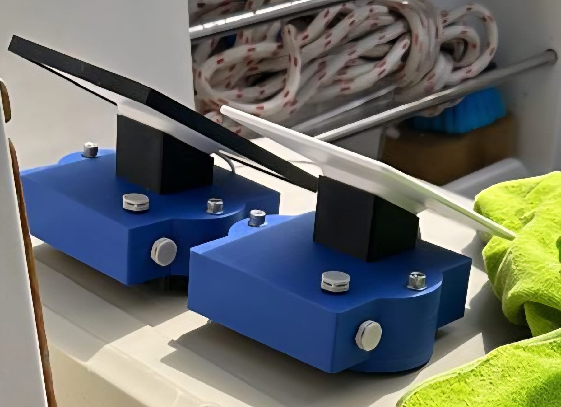 WiFi / LoRa radar sensor with solar panel